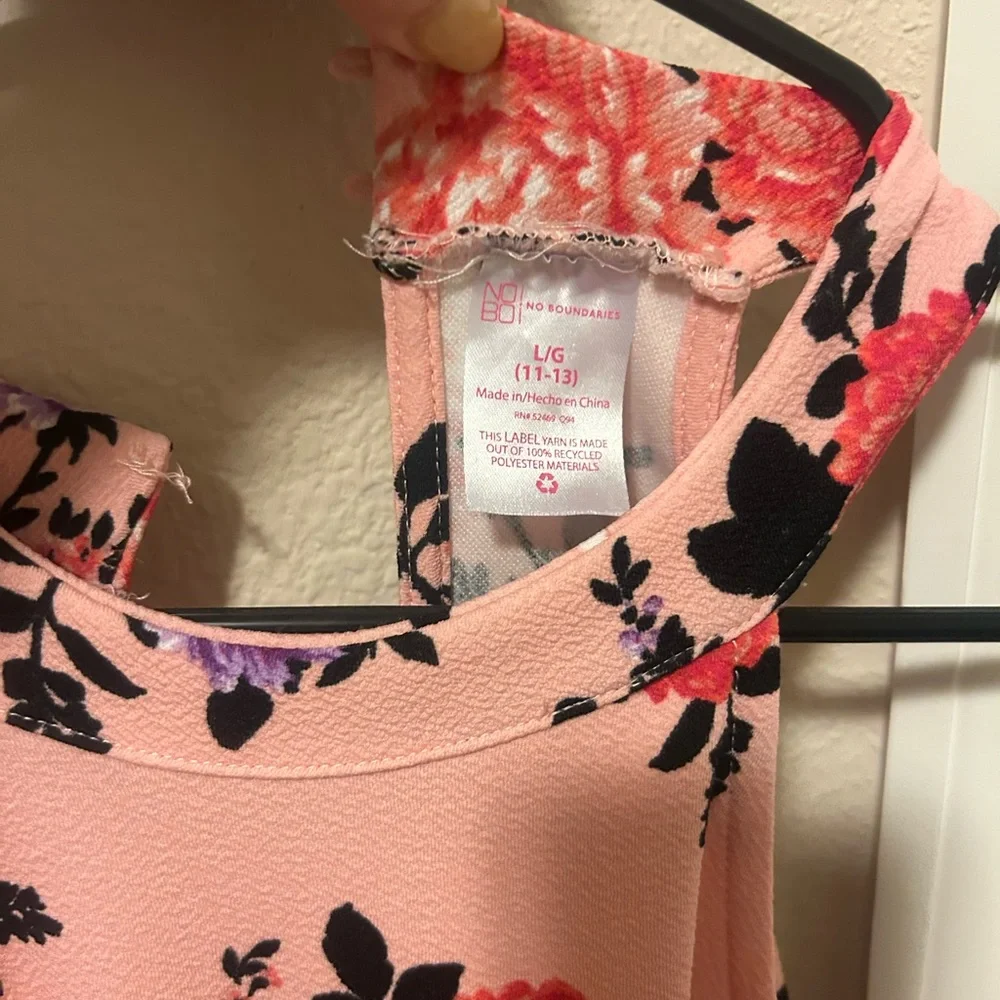 Dress missing button - Picture 2 of 2
